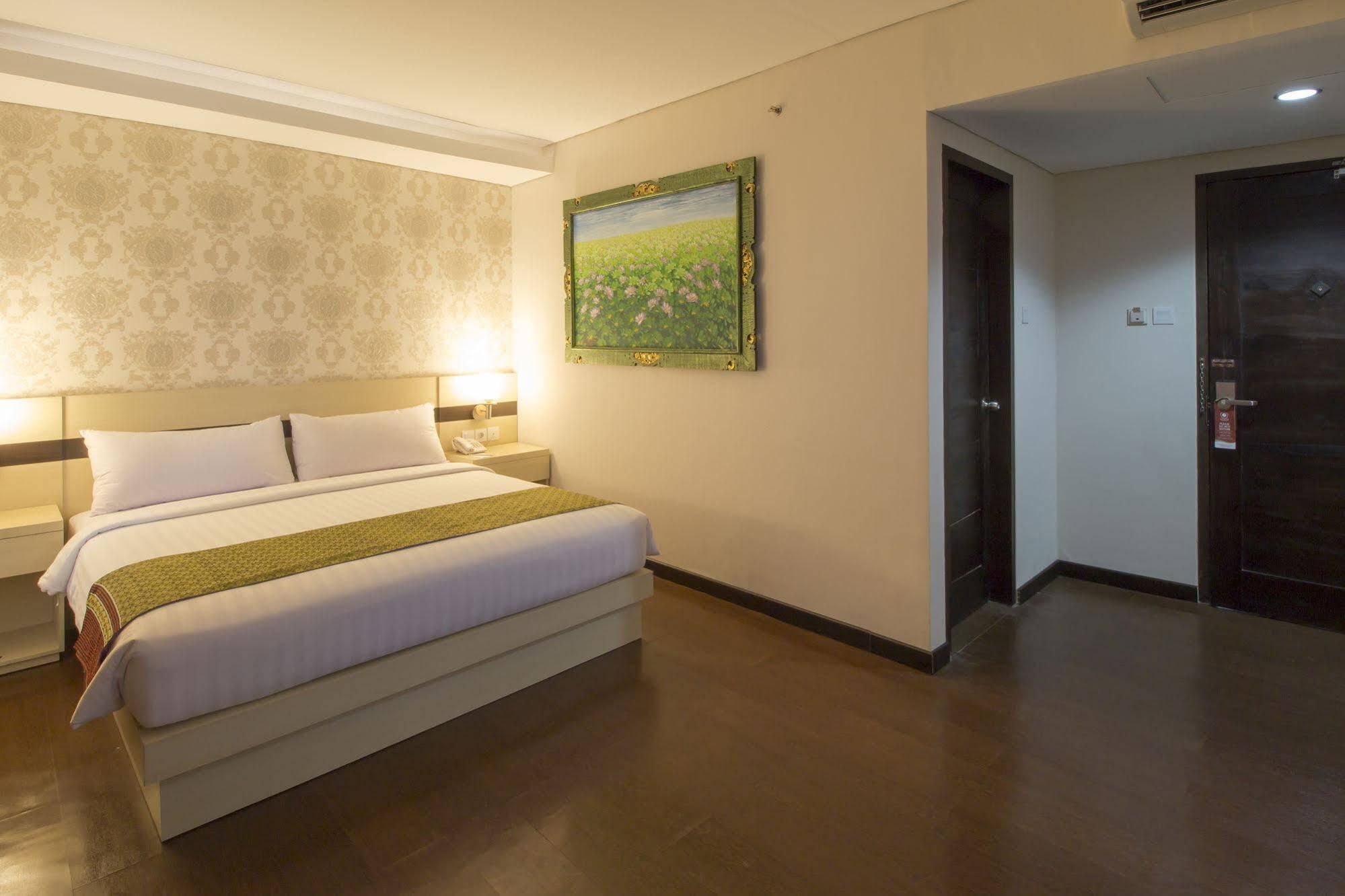 Grand Puri Saron Hotel Malioboro Yogyakarta Eksteriør bilde