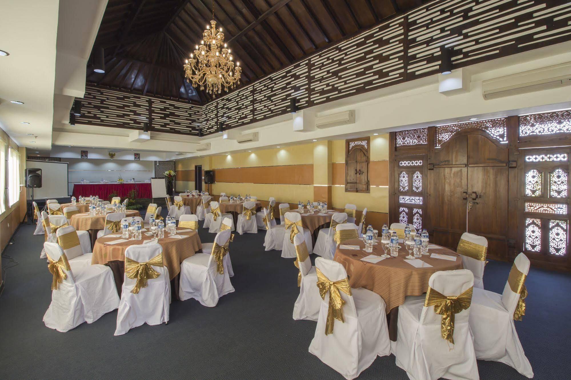 Grand Puri Saron Hotel Malioboro Yogyakarta Eksteriør bilde