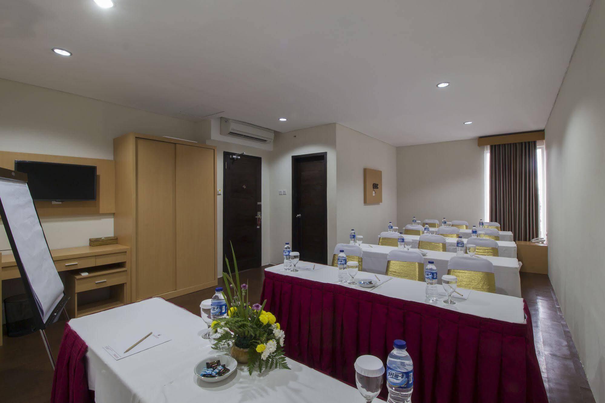 Grand Puri Saron Hotel Malioboro Yogyakarta Eksteriør bilde